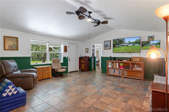 977 S Bea Avenue, Inverness, FL 34452