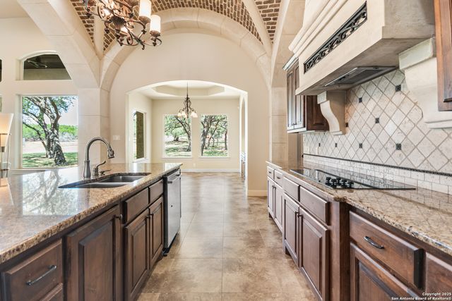 68 Brook Ridge, Fair Oaks Ranch, TX 78015