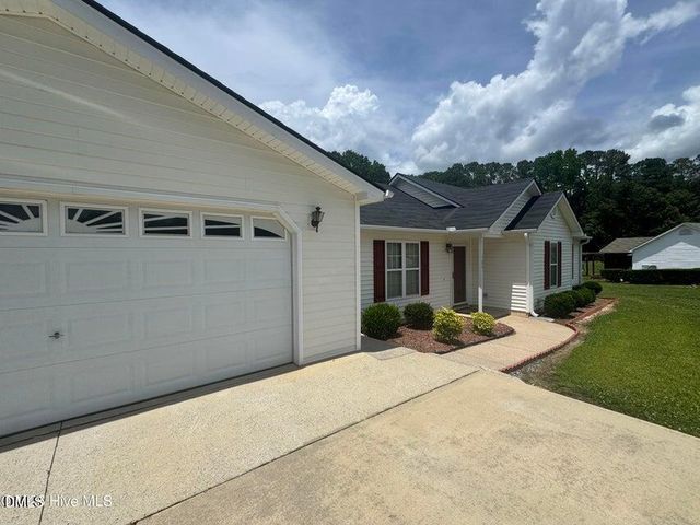124 Stockbridge Drive, Selma, NC 27576
