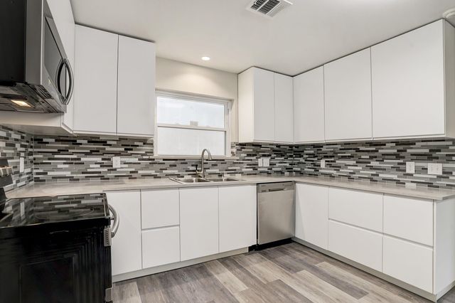 5138 Rutherglenn Drive, Houston, TX 77096