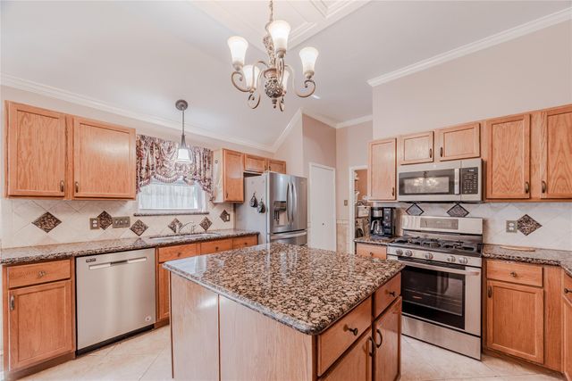 7714 Broken Arrow Street, Baytown, TX 77521