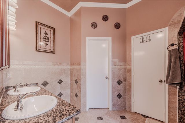 7714 Broken Arrow Street, Baytown, TX 77521