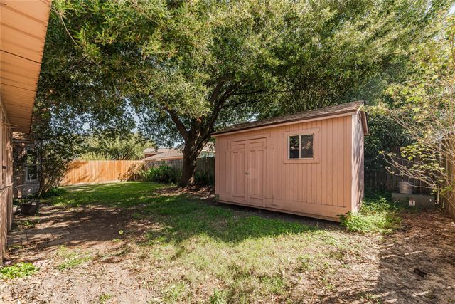 7714 Broken Arrow Street, Baytown, TX 77521