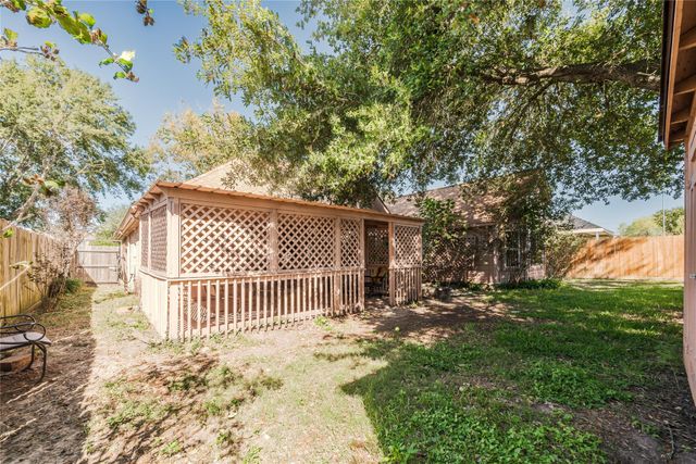 7714 Broken Arrow Street, Baytown, TX 77521