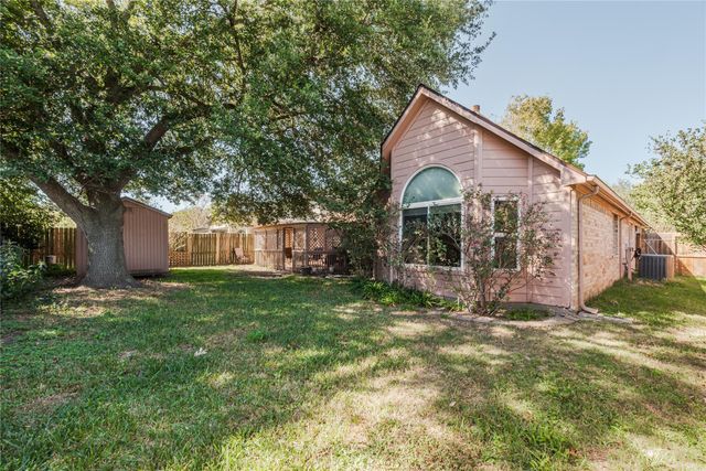 7714 Broken Arrow Street, Baytown, TX 77521