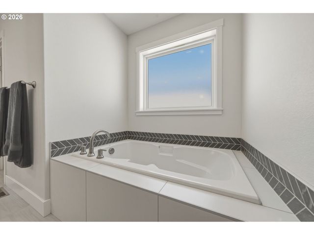 207 W LAUREL St, Washougal, WA 98671