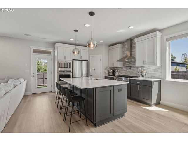 207 W LAUREL St, Washougal, WA 98671
