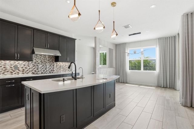 1512 Bursera Ter, Hollywood, FL 33021