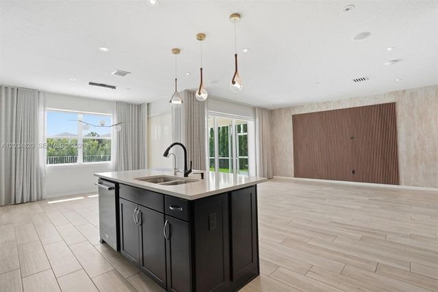 1512 Bursera Ter, Hollywood, FL 33021