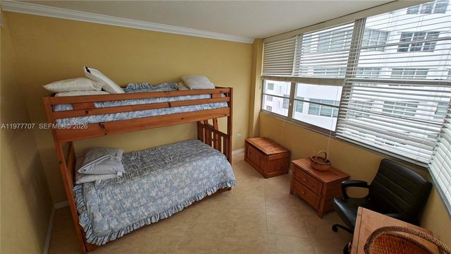 825 Brickell Bay Dr 841, Miami, FL 33131