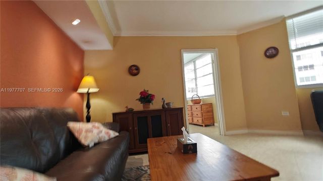 825 Brickell Bay Dr 841, Miami, FL 33131