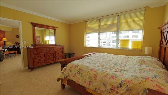 825 Brickell Bay Dr 841, Miami, FL 33131