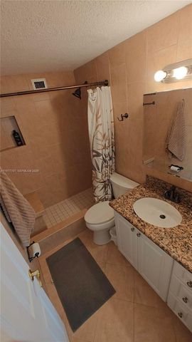 825 Brickell Bay Dr 841, Miami, FL 33131