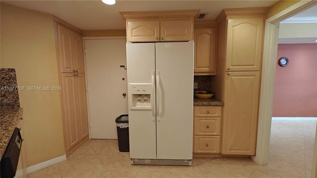 825 Brickell Bay Dr 841, Miami, FL 33131