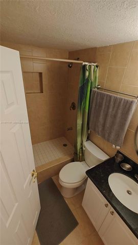 825 Brickell Bay Dr 841, Miami, FL 33131