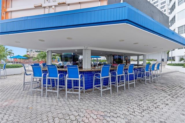 825 Brickell Bay Dr 841, Miami, FL 33131