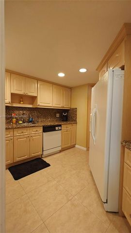 825 Brickell Bay Dr 841, Miami, FL 33131