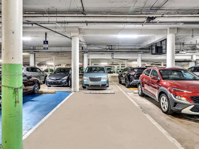 825 Brickell Bay Dr 841, Miami, FL 33131