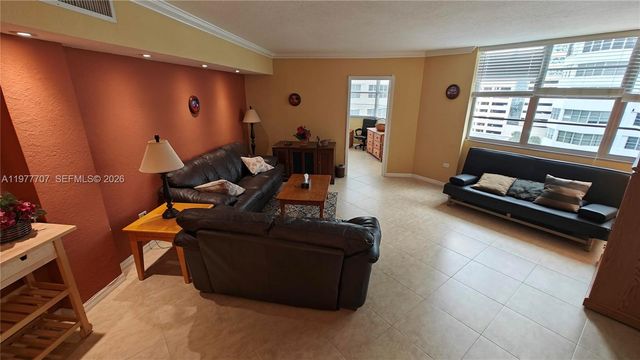 825 Brickell Bay Dr 841, Miami, FL 33131