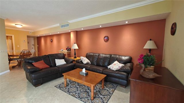 825 Brickell Bay Dr 841, Miami, FL 33131