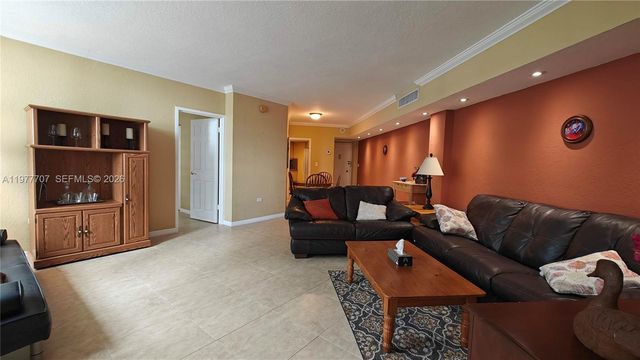 825 Brickell Bay Dr 841, Miami, FL 33131