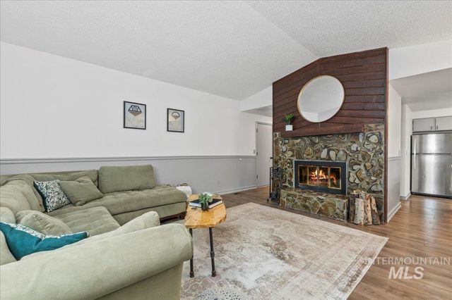 830 S Haskett St, Mountain Home, ID 83647