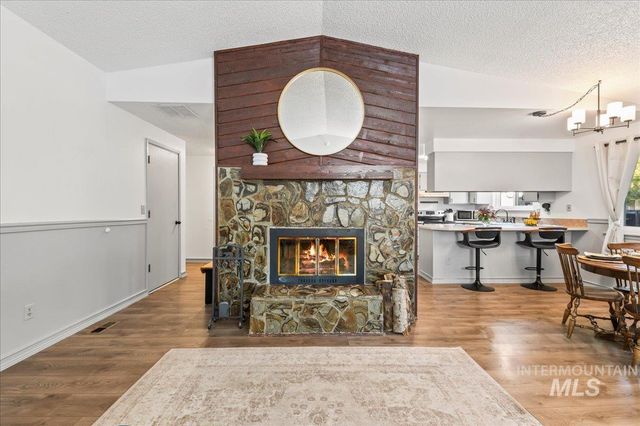 830 S Haskett St, Mountain Home, ID 83647