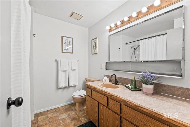830 S Haskett St, Mountain Home, ID 83647