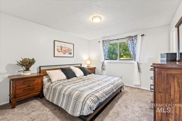 830 S Haskett St, Mountain Home, ID 83647