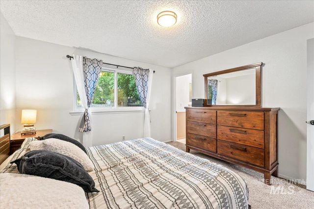 830 S Haskett St, Mountain Home, ID 83647