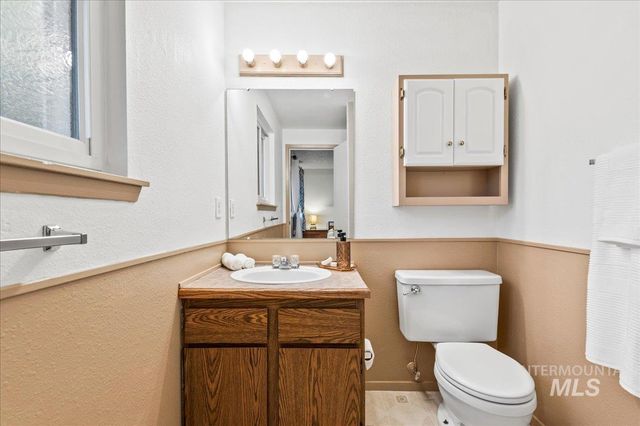 830 S Haskett St, Mountain Home, ID 83647