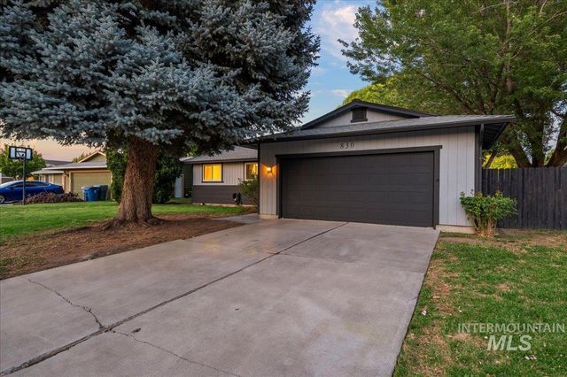 830 S Haskett St, Mountain Home, ID 83647