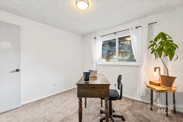 830 S Haskett St, Mountain Home, ID 83647