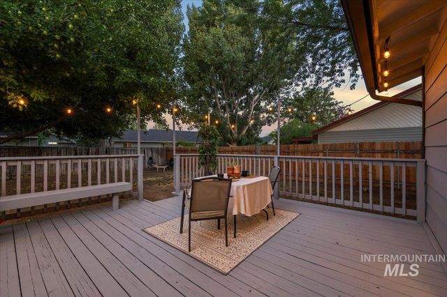 830 S Haskett St, Mountain Home, ID 83647