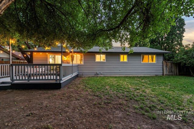 830 S Haskett St, Mountain Home, ID 83647