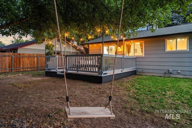 830 S Haskett St, Mountain Home, ID 83647