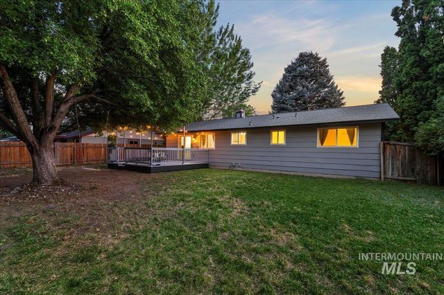 830 S Haskett St, Mountain Home, ID 83647