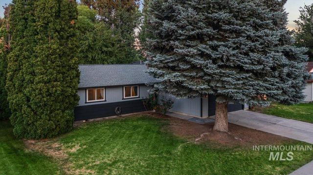 830 S Haskett St, Mountain Home, ID 83647