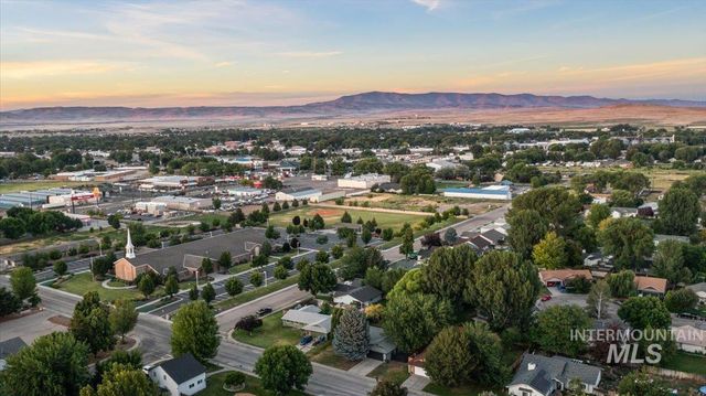 830 S Haskett St, Mountain Home, ID 83647