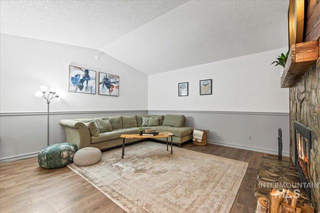 830 S Haskett St, Mountain Home, ID 83647