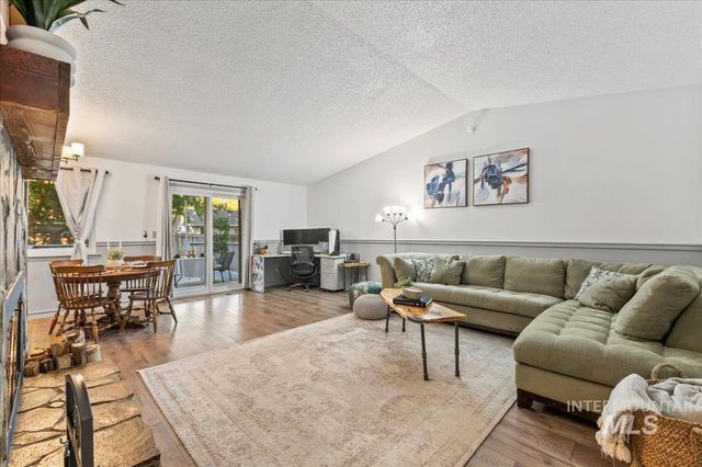 830 S Haskett St, Mountain Home, ID 83647