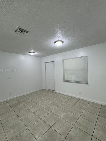1746 N 3rd Avenue N 10, Lake Worth, FL 33460