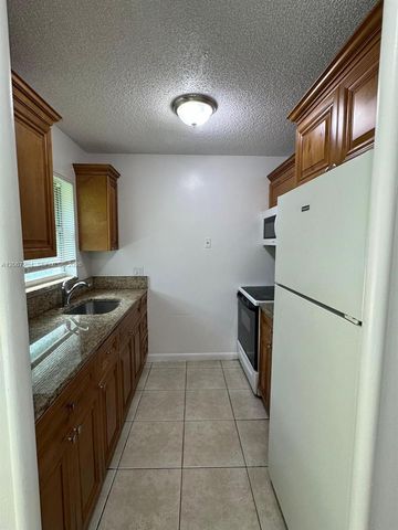 1746 N 3rd Avenue N 10, Lake Worth, FL 33460