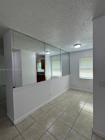 1746 N 3rd Avenue N 10, Lake Worth, FL 33460
