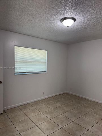 1746 N 3rd Avenue N 10, Lake Worth, FL 33460