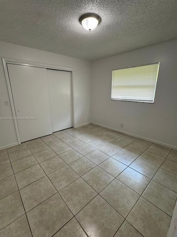1746 N 3rd Avenue N 10, Lake Worth, FL 33460