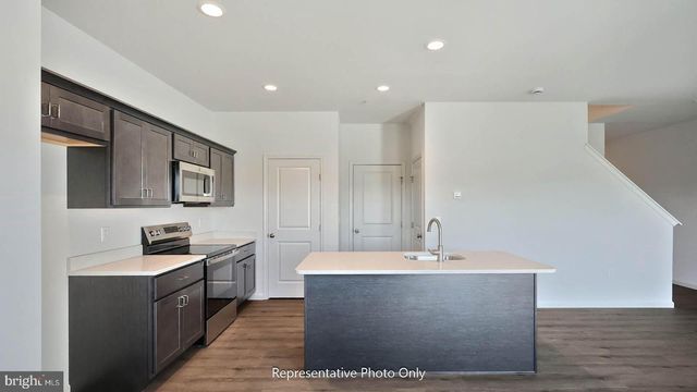 6 ARCADIA DR, Elizabethtown, PA 17022