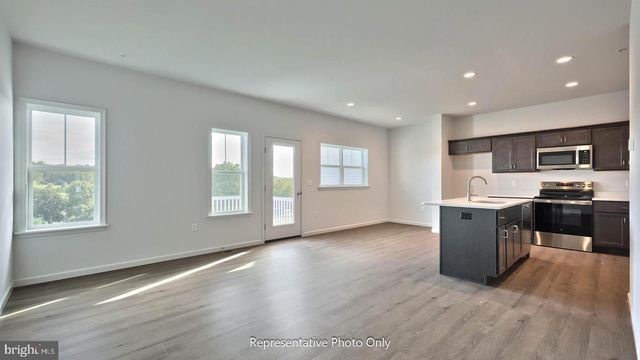 6 ARCADIA DR, Elizabethtown, PA 17022