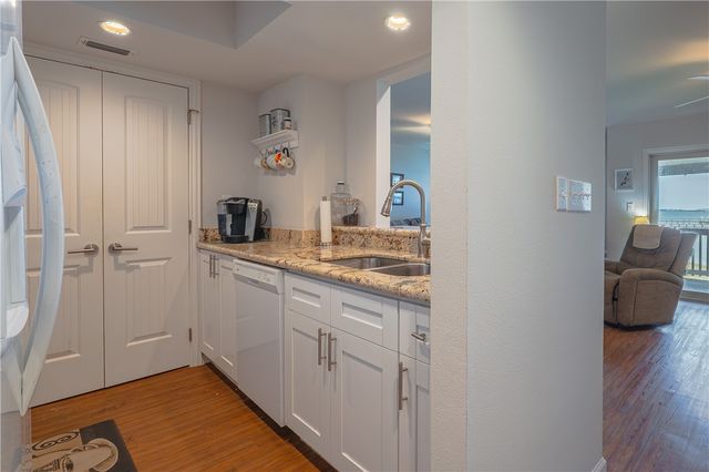 620 S Fulton Beach 708, Rockport, TX 78382