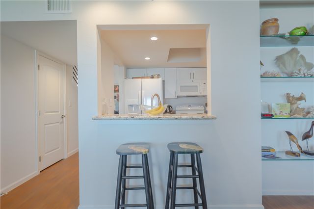 620 S Fulton Beach 708, Rockport, TX 78382